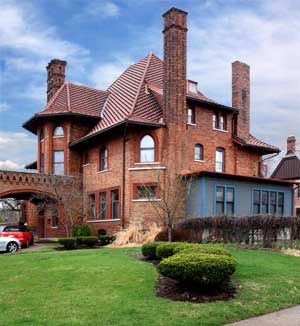 Peter Sells Mansion