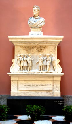 Lincoln Sculpture
